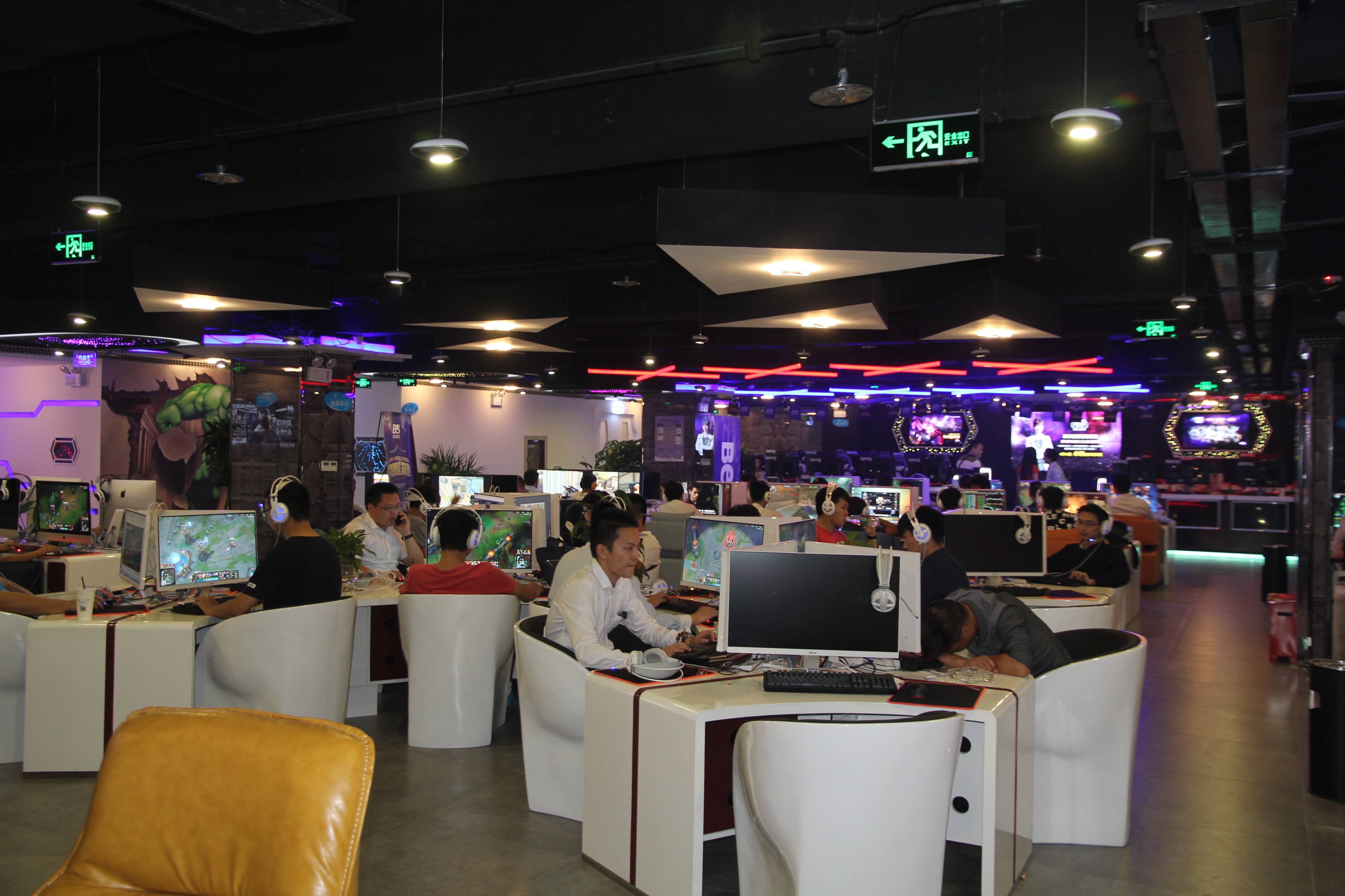 EG异极北极星助力极客网咖打造职业级电竞体验(图3)