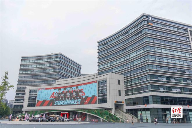 2024KPL夏季赛成都主场首战打响西部智谷专业级电竞场馆见证蓉城狂掀电竞风暴(图6)