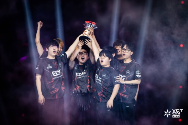 EDG夺冠!无畏契约电竞热情点燃夏日长沙(图1)