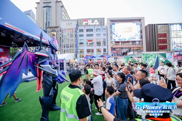 南京路电竞嘉年华又来了打造无边界的沉浸式数字盛宴(图1)