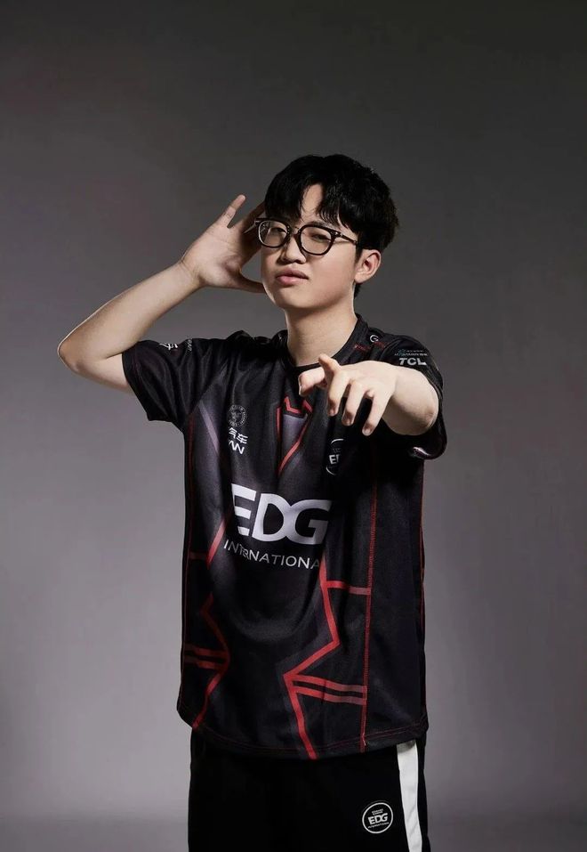 EDG电竞选手借用盛宇《一挑五》的歌词进行嘲讽！(图1)