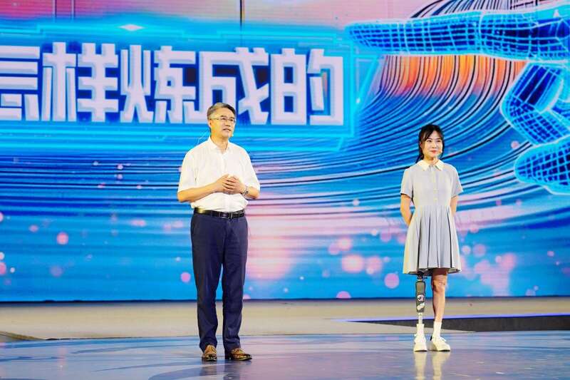 2024年中国网络文明大会“未来之夜”：勇做科技创新“追光者”(图2)