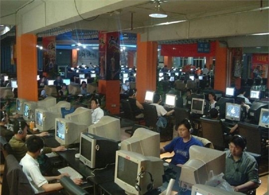 171台都是i9-14900K！全国最大全场i9K网咖开业曾经的网吧彻底变了(图1)