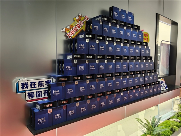 171台都是i9-14900K！全国最大全场i9K网咖开业曾经的网吧彻底变了(图7)