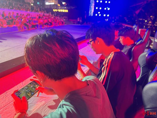 第二届长江社区文化节（中国·宜宾）电子竞技大赛落幕这支队伍夺冠(图1)