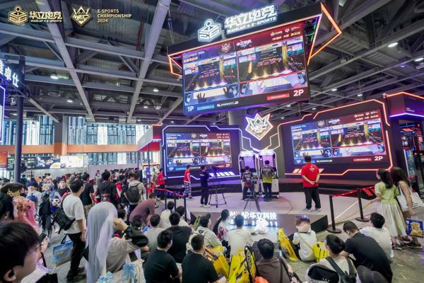 华立电竞WEC2024全国总决赛圆满落幕无界向新生打造多元电竞文化盛宴！(图10)