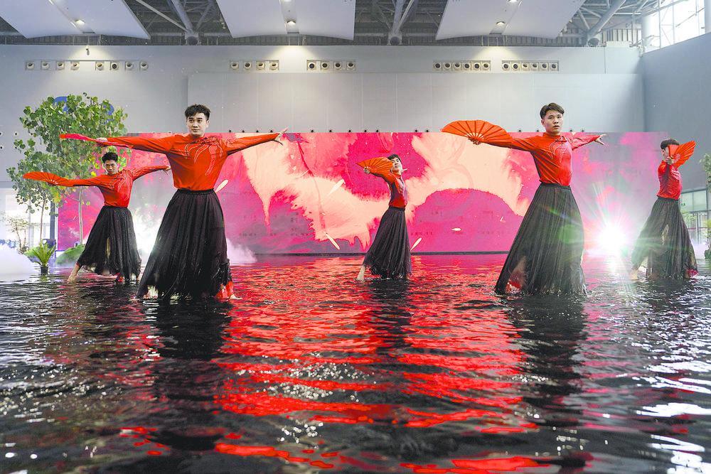 一连三天体验数字技术赋能文旅消费新场景广州文交会(图4)