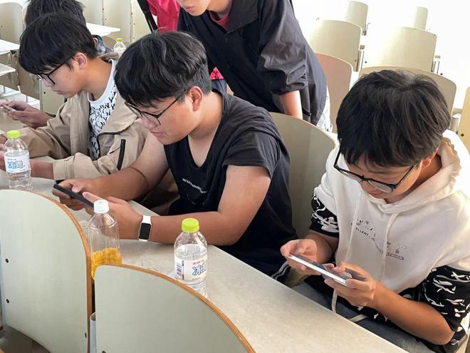 峡谷战火点燃！直击2024烟台高新区大学生电子竞技大赛校内赛第一站(图2)