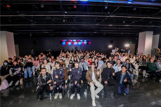 “电竞北京2024”电竞观赛互动体验展成功举办创意消费场景释放新质生产力(图5)