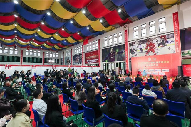 专属枫叶学子的增值服务第二十届枫叶国际教育博览会盛大启幕(图1)