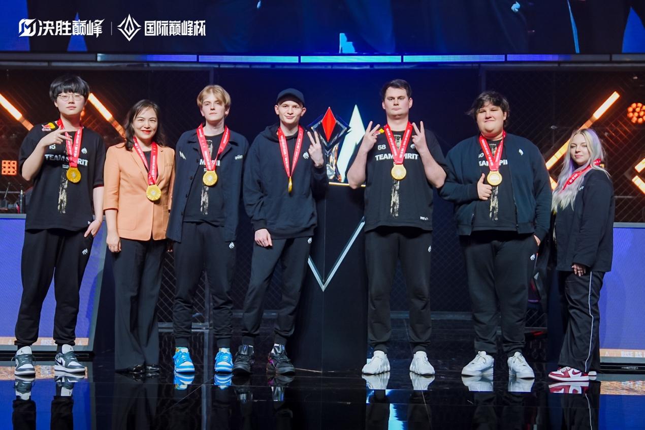 全球电竞菁英汇聚广州“2025决胜巅峰・国际巅峰杯”书写中外电竞交流新篇章(图2)