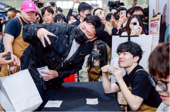 电竞牵手漫展打通线上线下商业化的新尝试(图2)