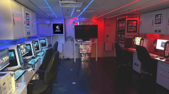英国最新航母上配备高端电竞房:游戏对军队好处多多(图1)