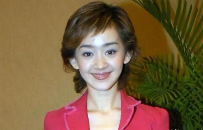 央视前主持人瑶淼近况：子宫全切后恢复好16岁女儿现身没她漂亮(图4)
