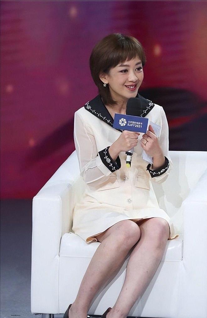 央视前主持人瑶淼近况：子宫全切后恢复好16岁女儿现身没她漂亮(图8)