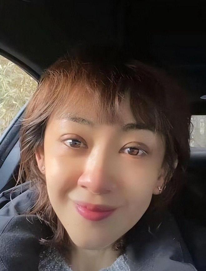 央视前主持人瑶淼近况：子宫全切后恢复好16岁女儿现身没她漂亮(图17)