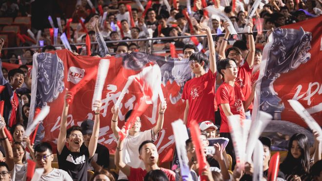 中国再办世界赛你玩《英雄联盟》多少年了?(图2)