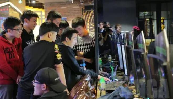 从人满为患到接连倒闭几乎“消失”的网吧为何忽然复活了？(图9)