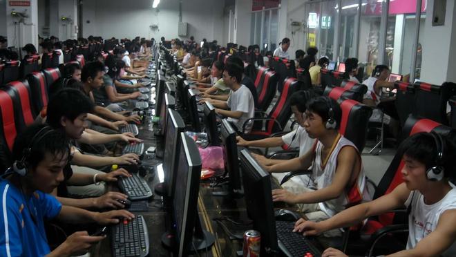 从人满为患到接连倒闭原来几乎“消失”的网吧为何忽然复活了(图2)