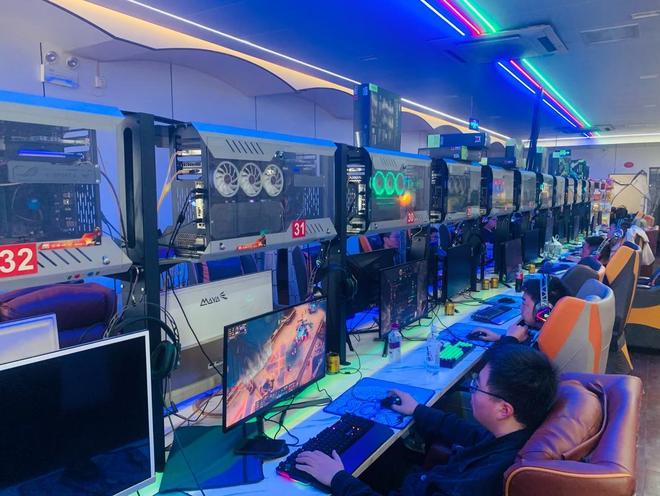 从人满为患到接连倒闭原来几乎“消失”的网吧为何忽然复活了(图9)